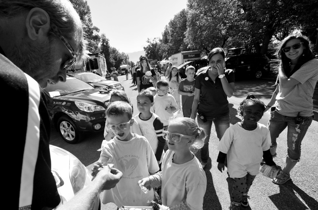 2_kids_bw